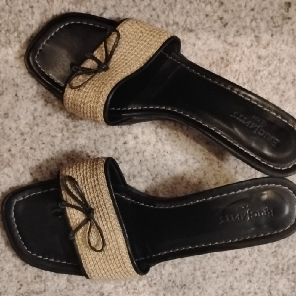 Eric Javits Black and Tan Sandals Slip-On Woven